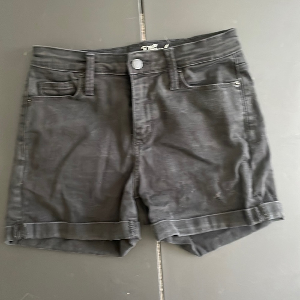Universal Thread Size 4 Black Shorts